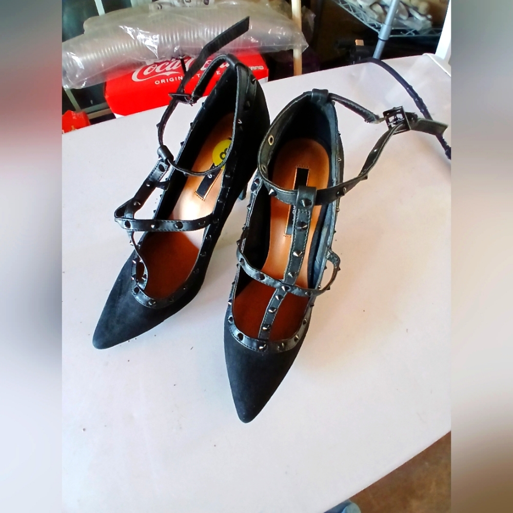 🌺🌼 Women's Kensie Elegant Black Studded Heels